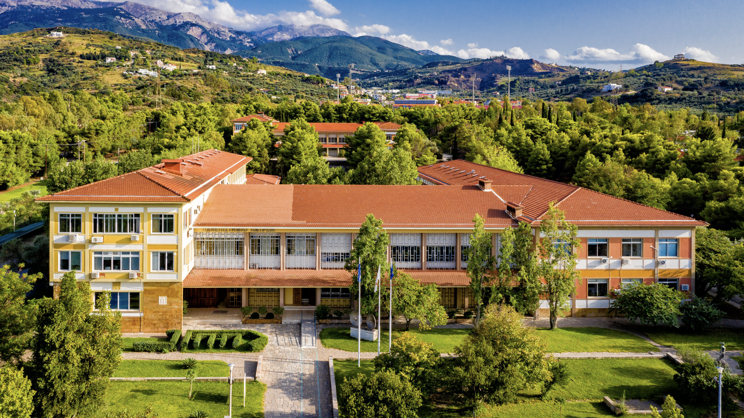 Image of University of Patras main building